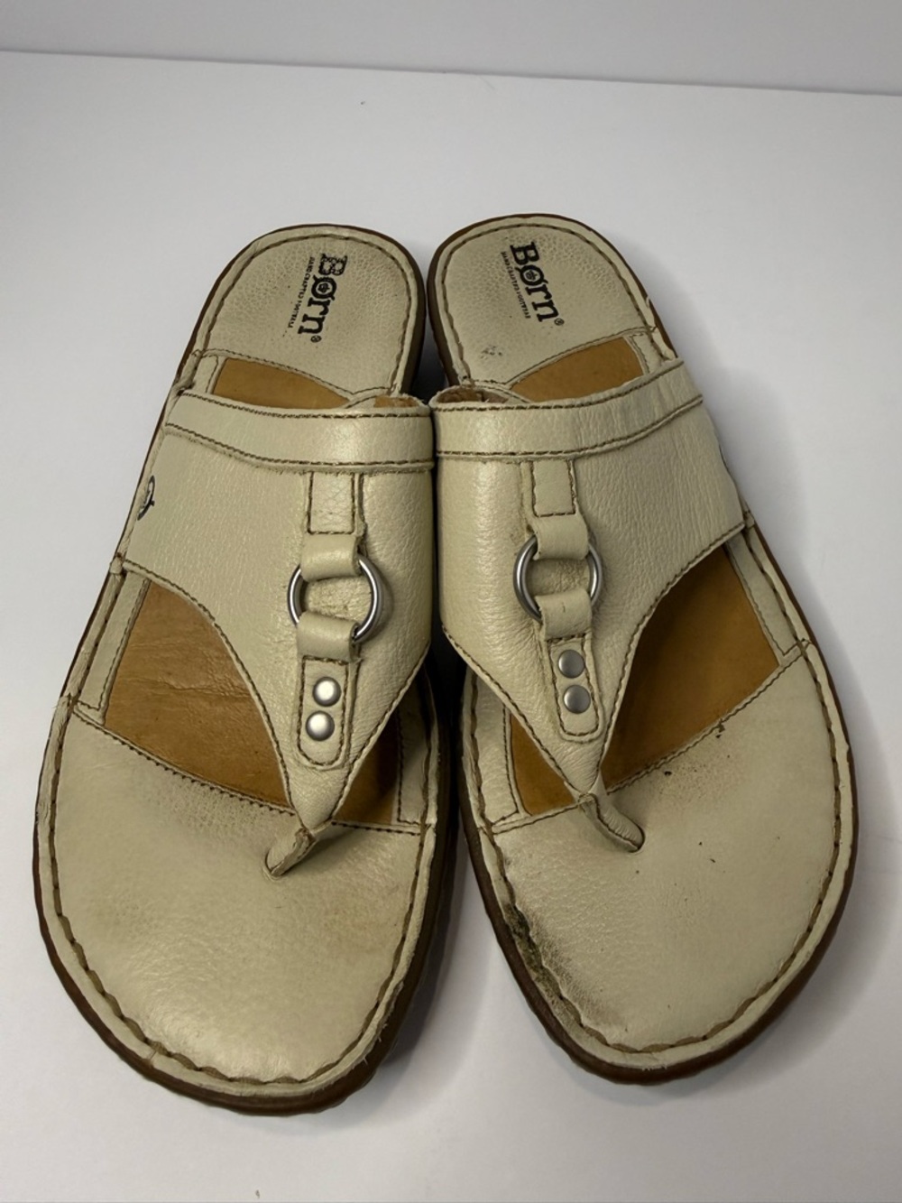 Born Cream Leather Toe-Post Sandals with Ring Detail W Size 7